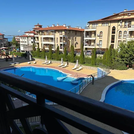 александър студио شقة